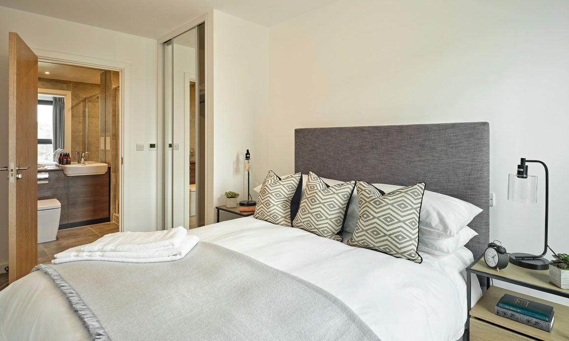 Flat Sutton Court Road in Greater London