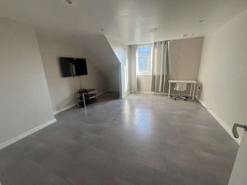Room Camberwell New Road in Greater London