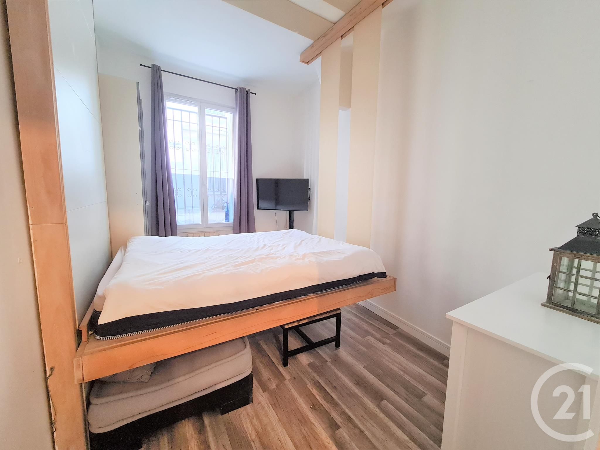 Flat Rue Bellot in Paris