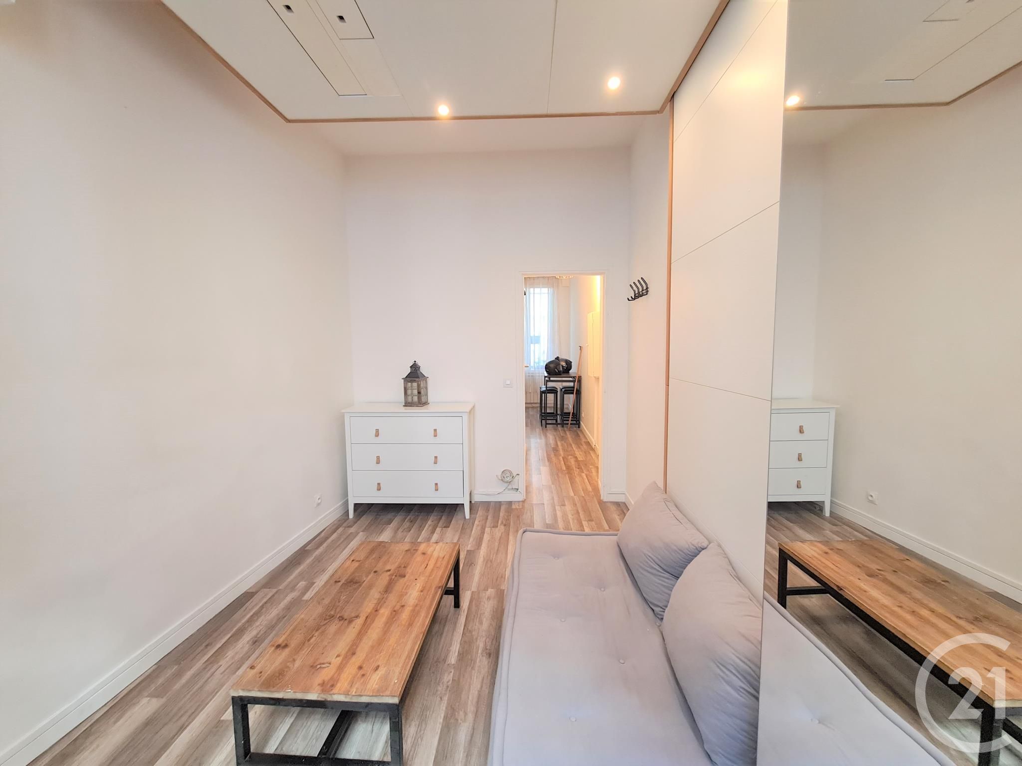 Flat Rue Bellot in Paris