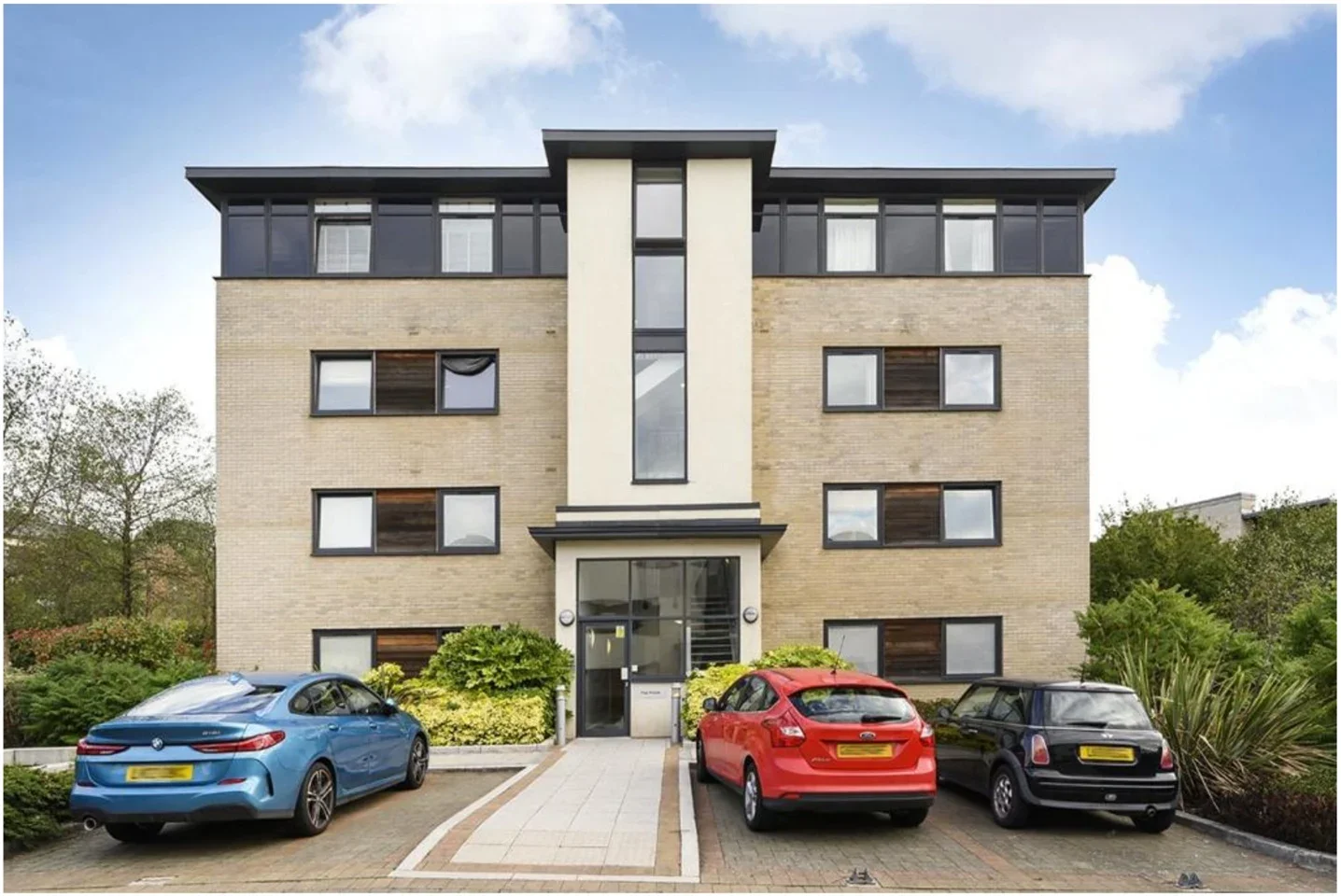 Room Peacock Close in Greater London