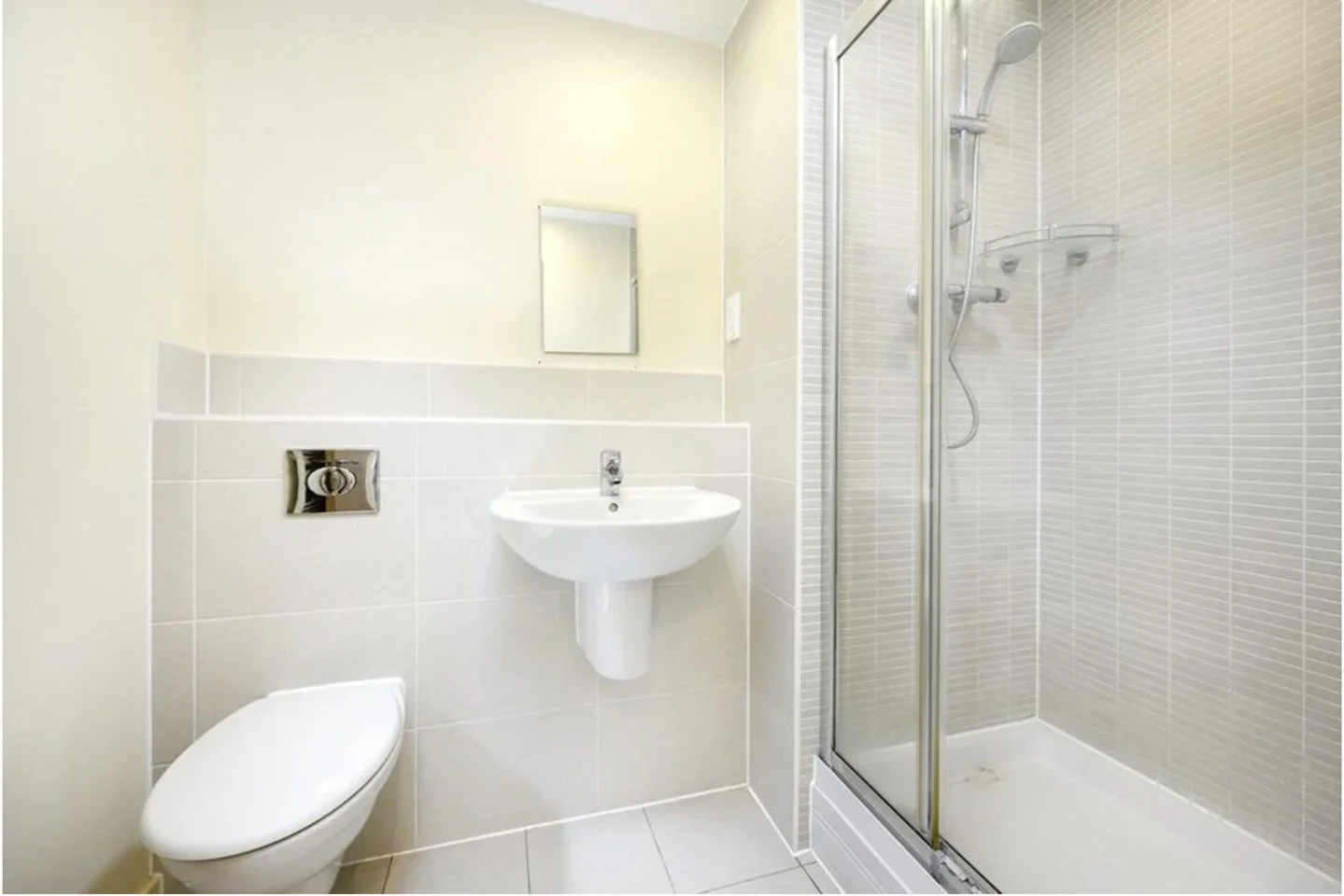 Room Peacock Close in Greater London