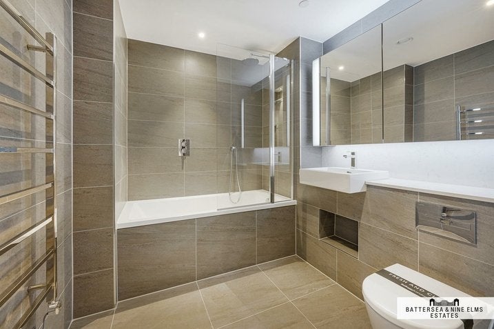 Flat Lanchester Way in Greater London