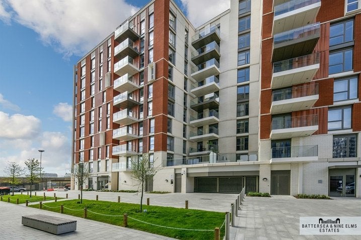 Flat Lanchester Way in Greater London