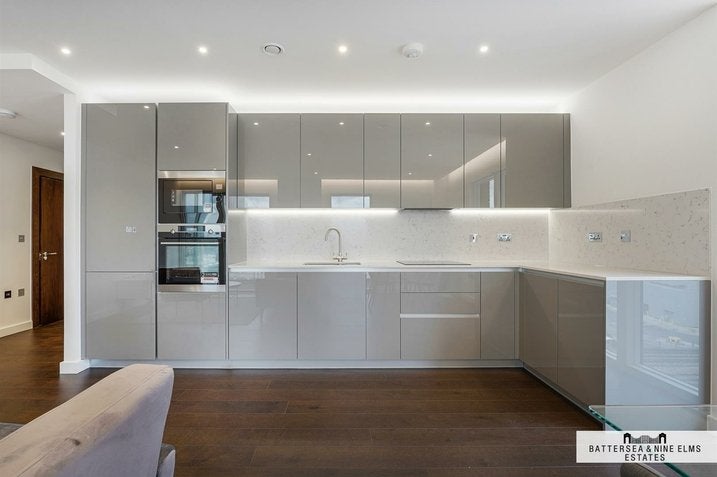 Flat Lanchester Way in Greater London