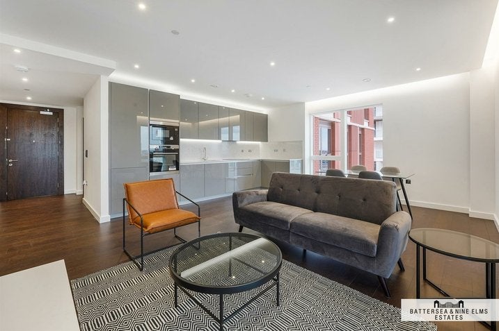 Flat Lanchester Way in Greater London
