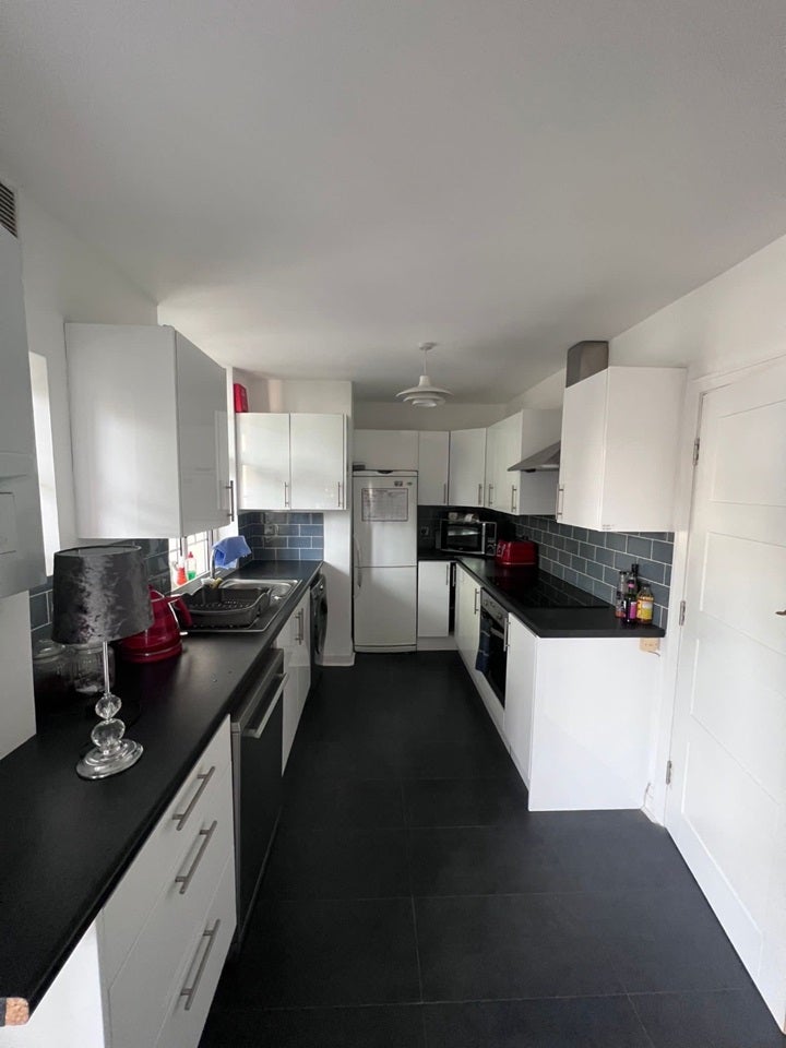 Flat Eagle Lane in Greater London