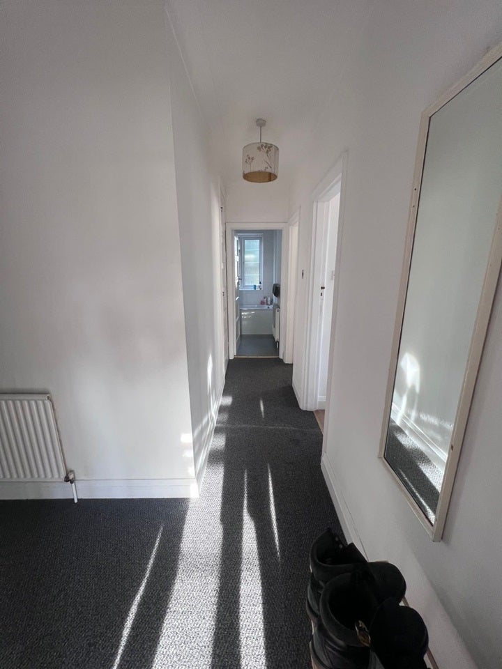 Flat Eagle Lane in Greater London