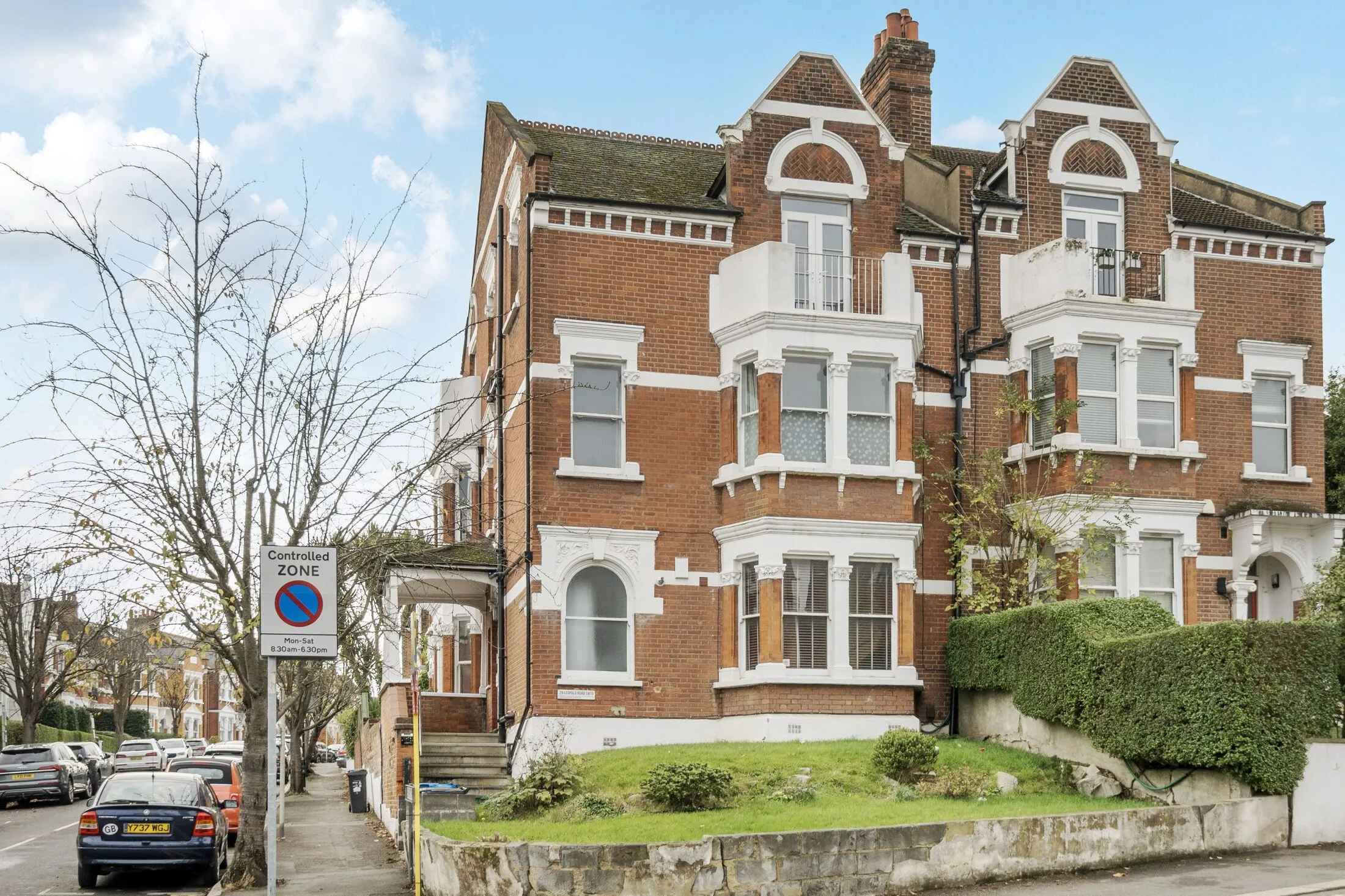 Flat Leopold Avenue in Greater London