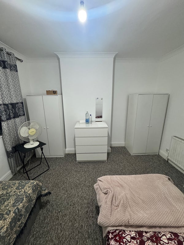 Room Harpenden Road in Greater London