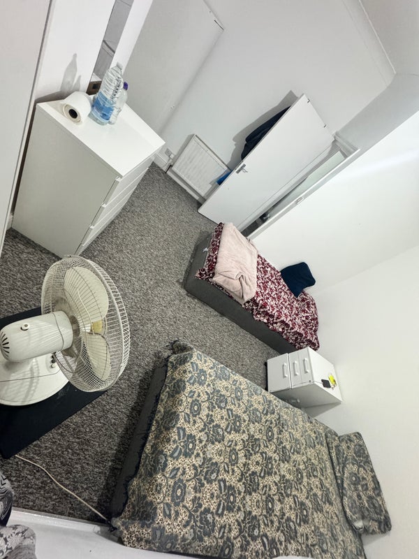 Room Harpenden Road in Greater London