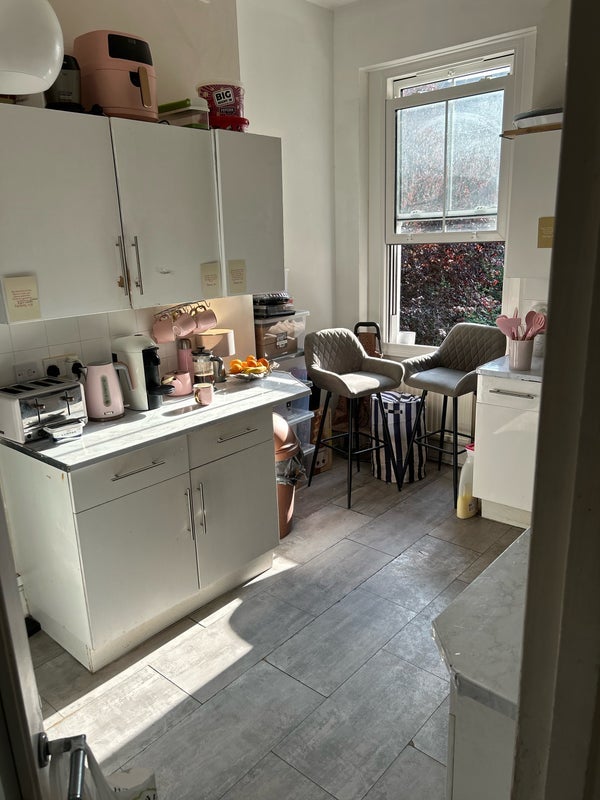 Room Stanlake Road in Greater London