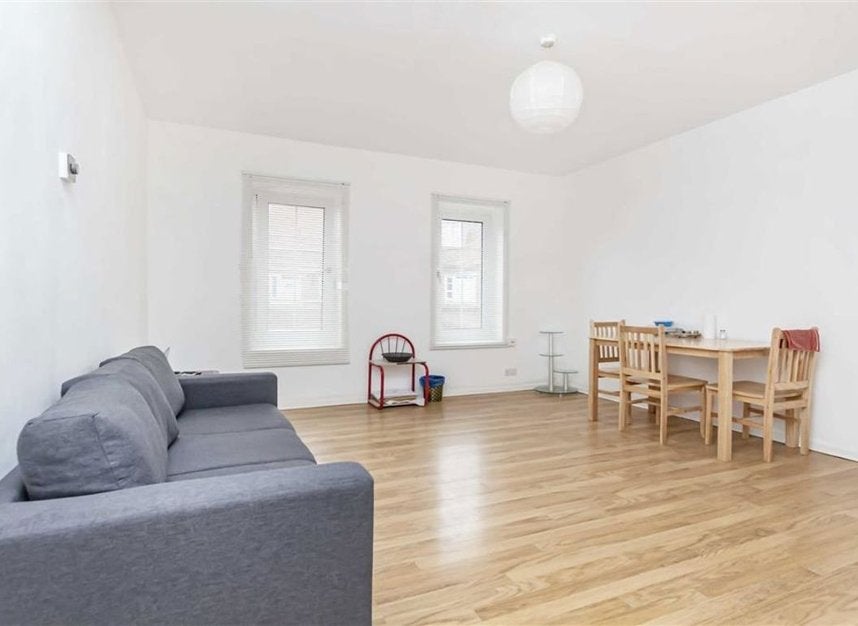 Flat Green Bank in Greater London