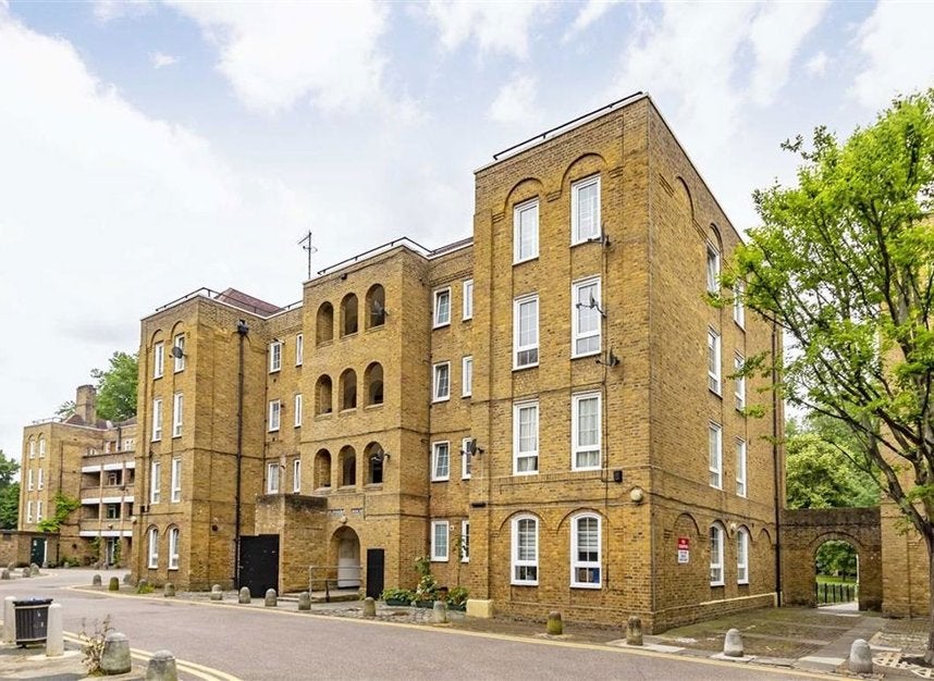 Flat Green Bank in Greater London