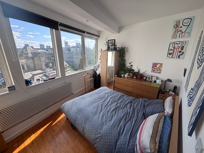 Room Long Lane in Greater London