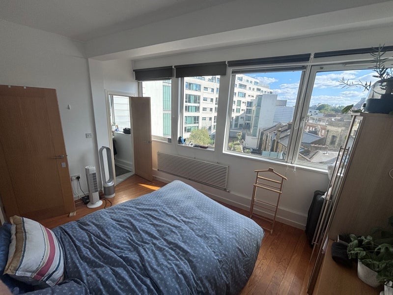 Room Long Lane in Greater London