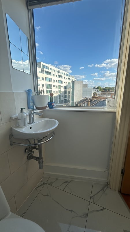 Room Long Lane in Greater London
