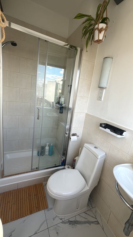 Room Long Lane in Greater London