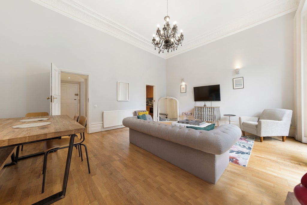 Flat Cornwall Gardens in Greater London