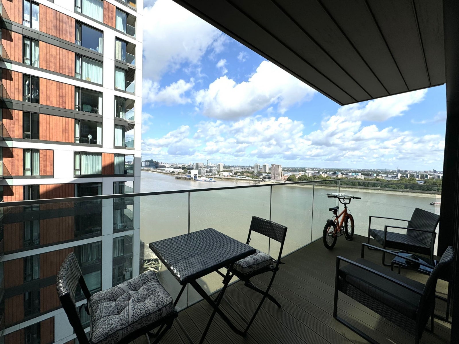 Flat Duke of Wellington Avenue in Greater London