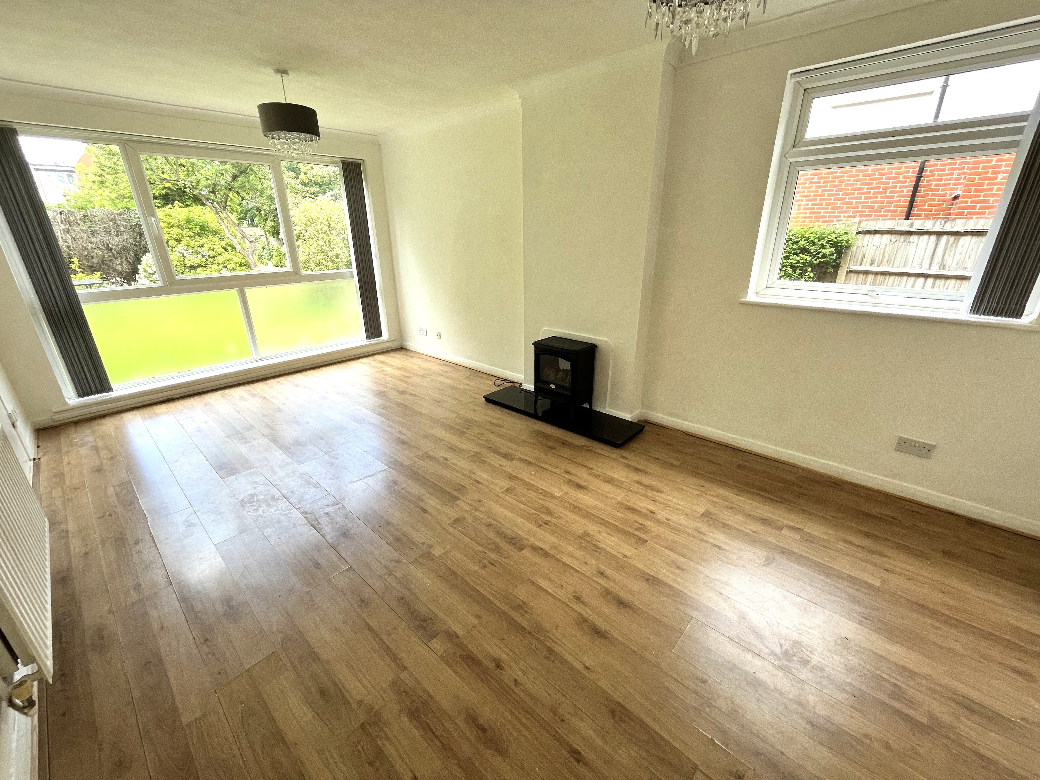 Flat Manor Road in Greater London
