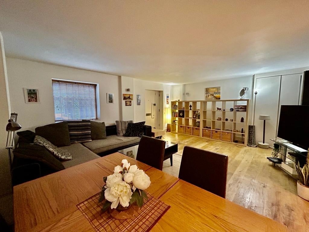 Flat Elias Place in Greater London