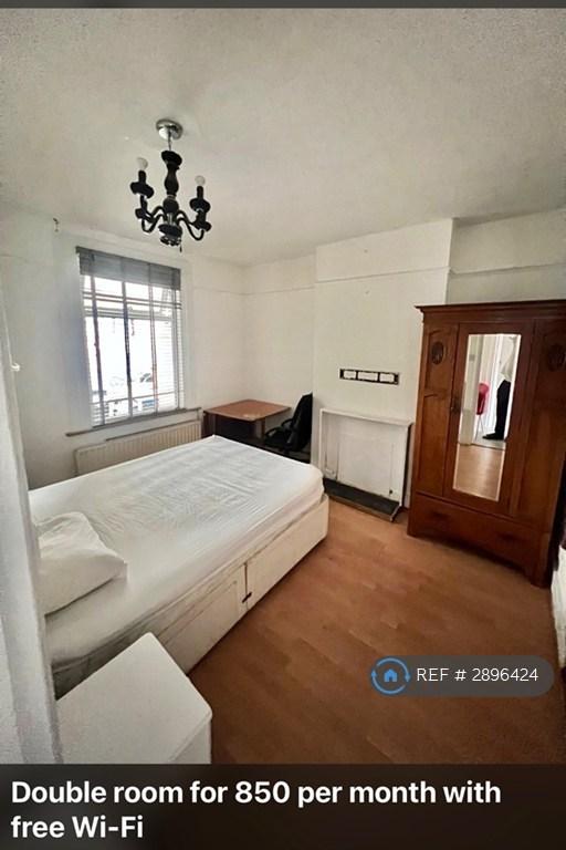 Room Myrtledene Road in Greater London
