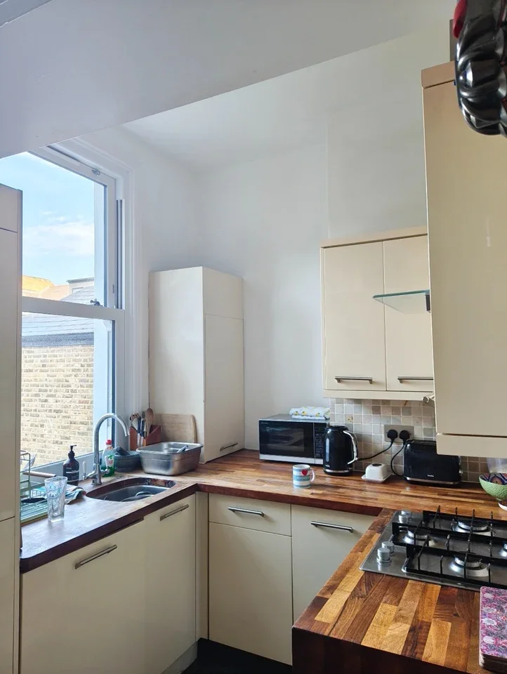Room Northcote Road in Greater London