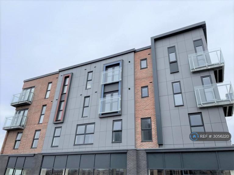 Flat Clos y Rheilffordd in Barry