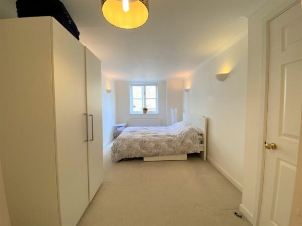 Flat Ellesmere Road in Greater London