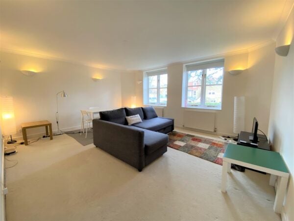 Flat Ellesmere Road in Greater London