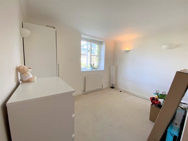 Flat Ellesmere Road in Greater London