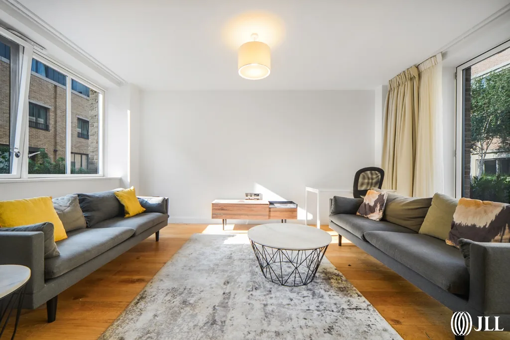 Flat Botanical Mews in Greater London
