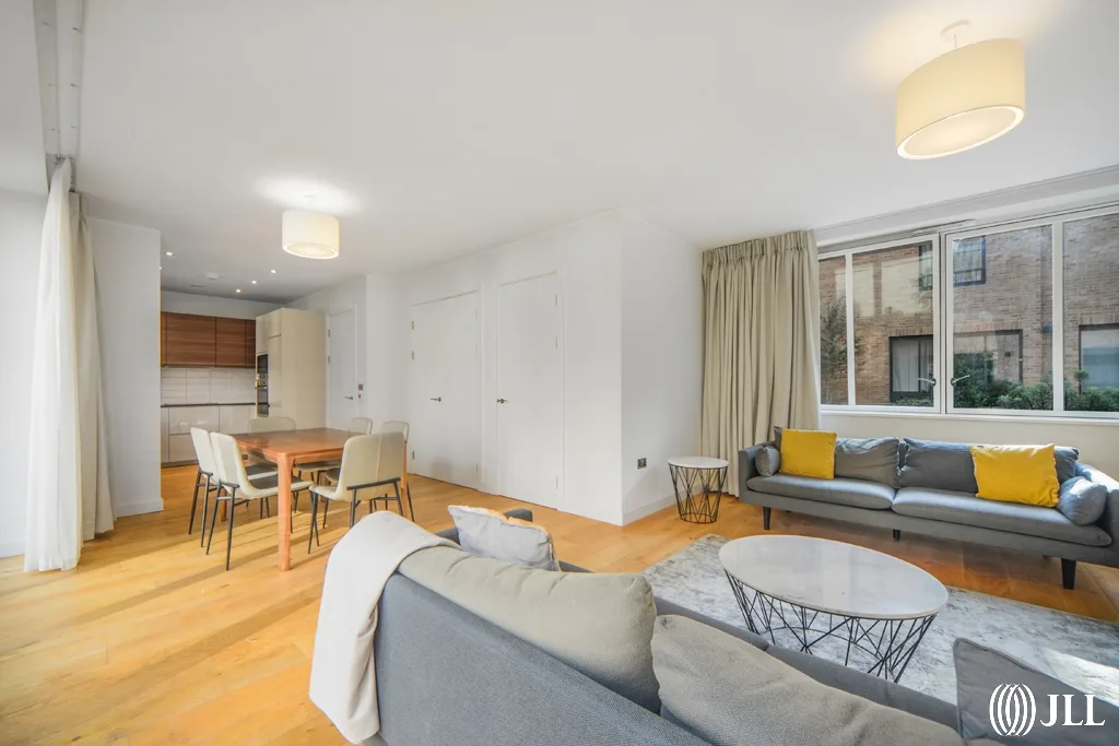 Flat Botanical Mews in Greater London