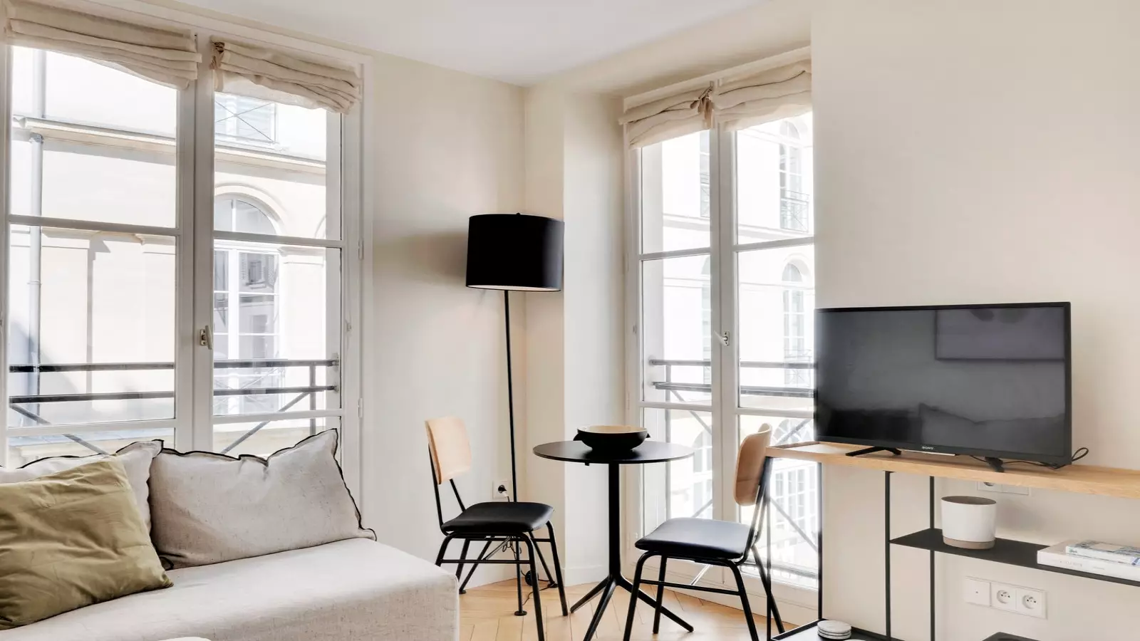 Flat Rue du Chevalier de Saint-George in Paris