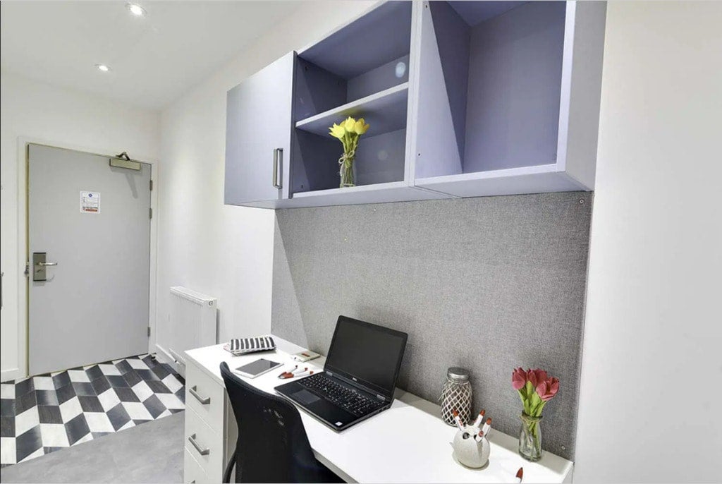 Room New Cross Road in Greater London
