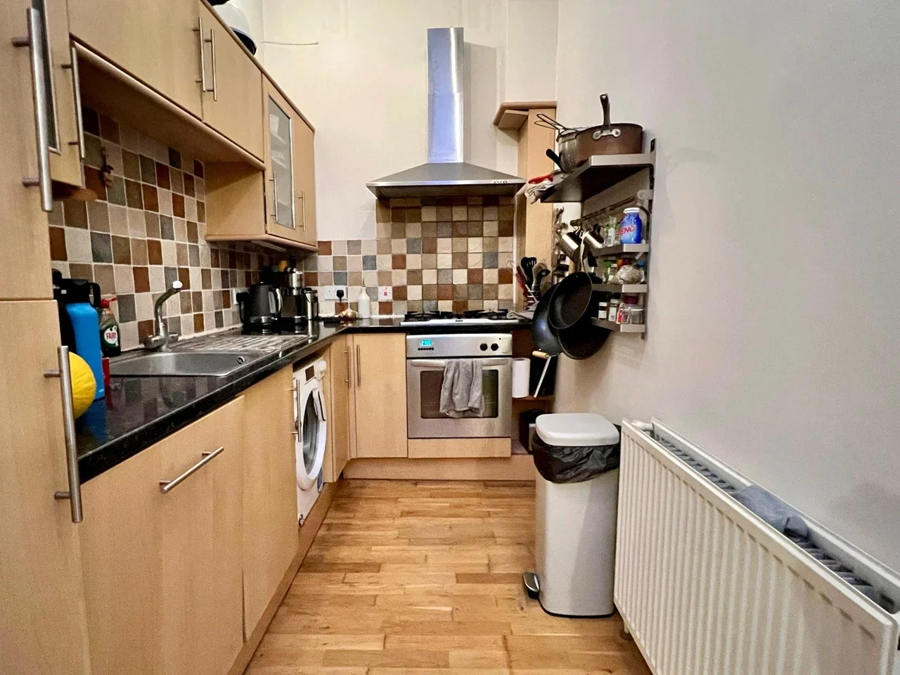 Flat Ewell Road in Greater London