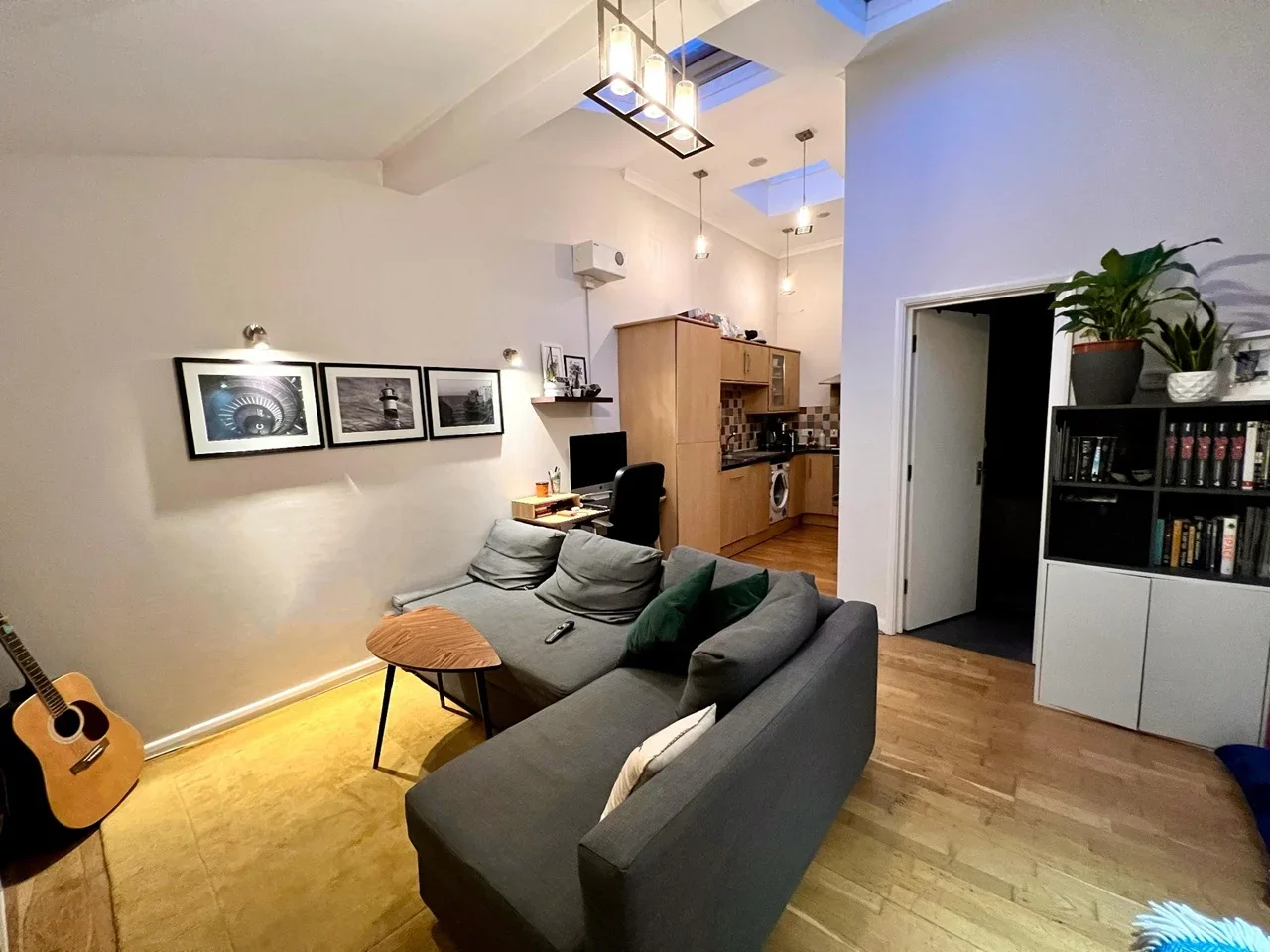 Flat Ewell Road in Greater London