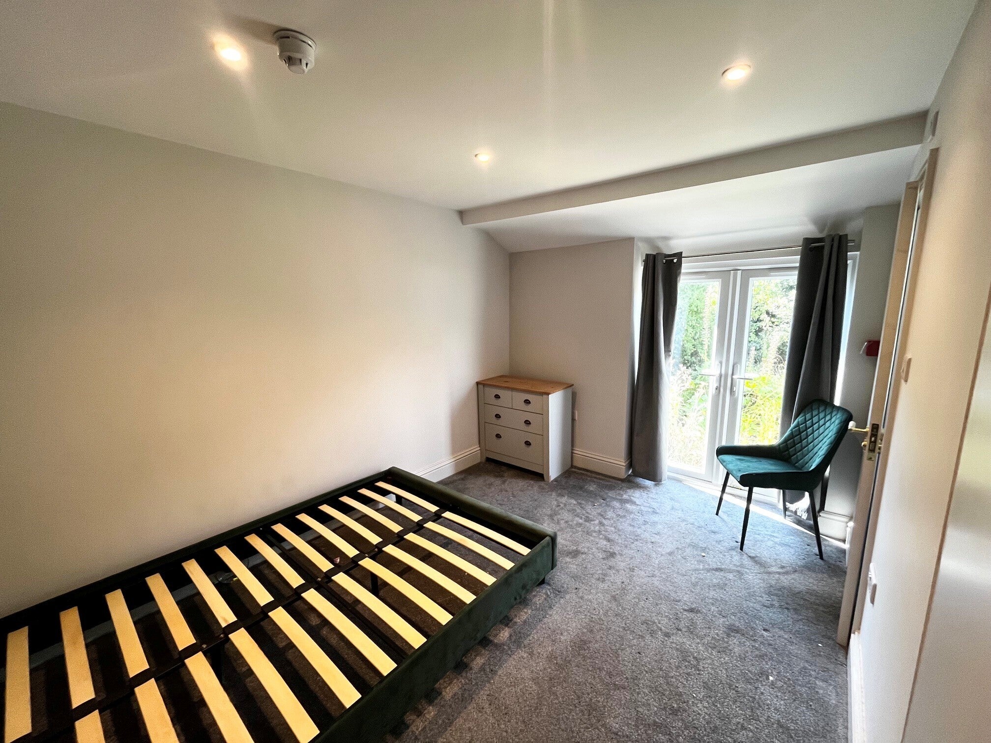 Room Ashley Road in Poole