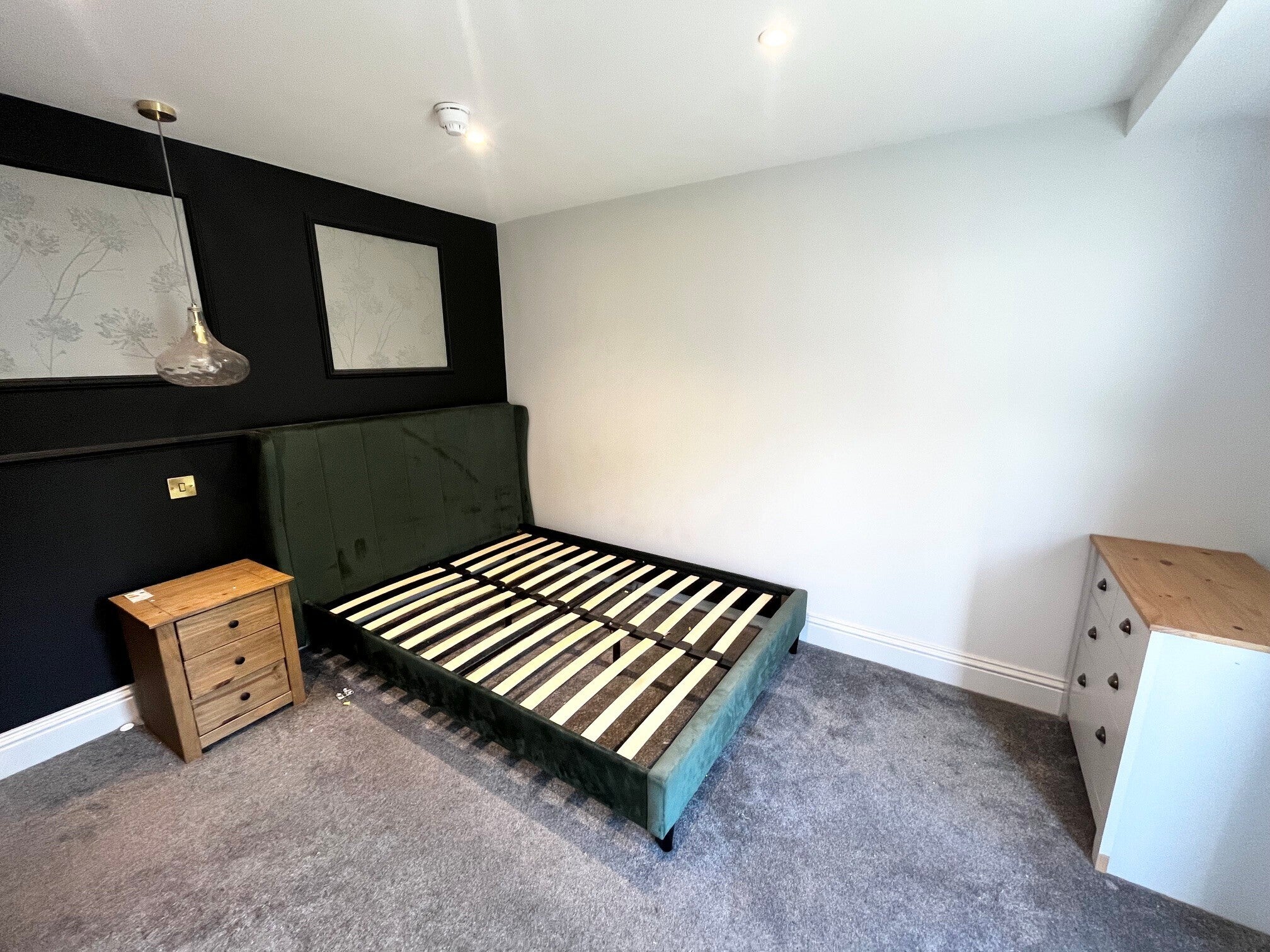 Room Ashley Road in Poole