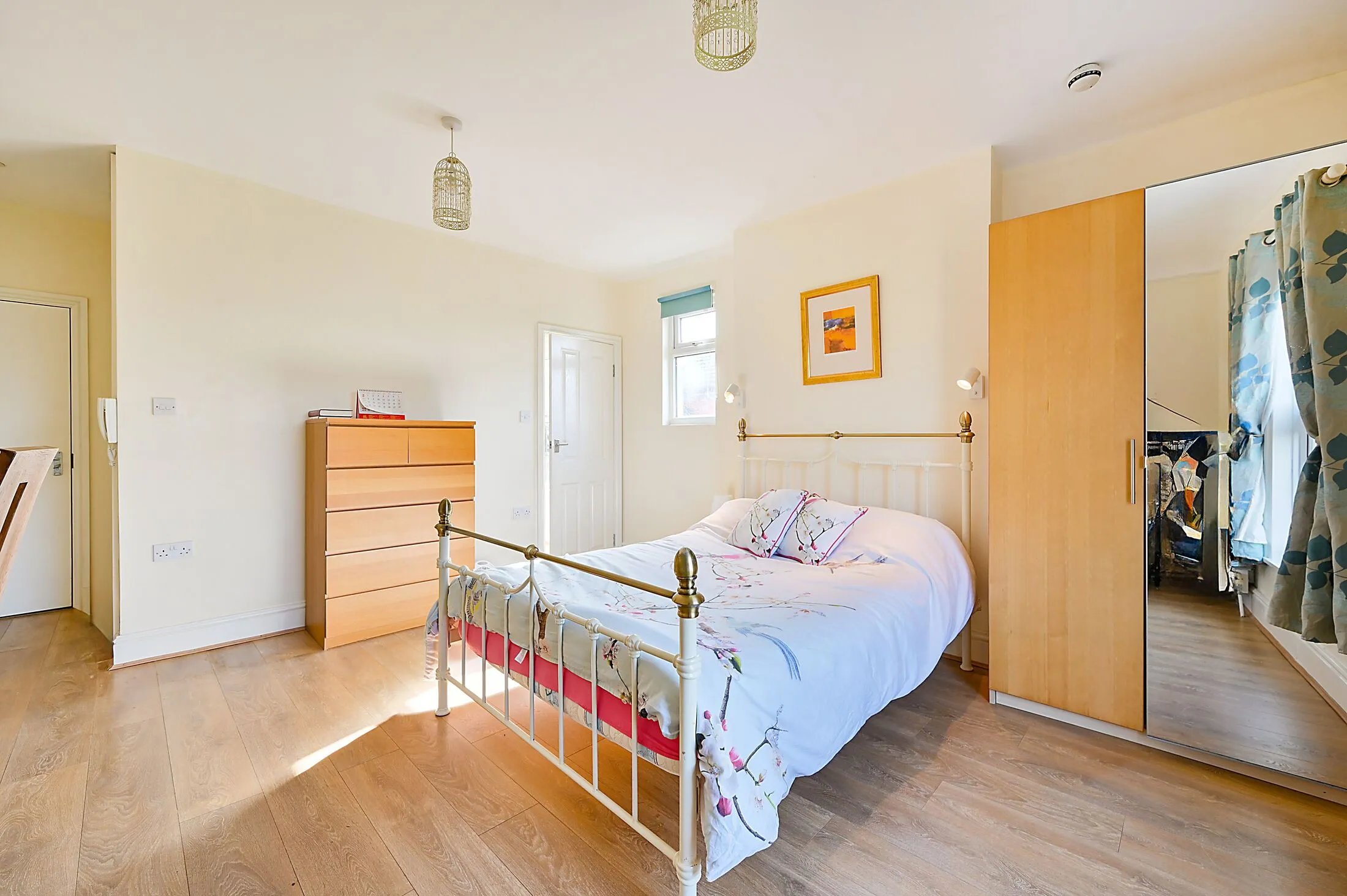 Flat Twyford Crescent in Greater London