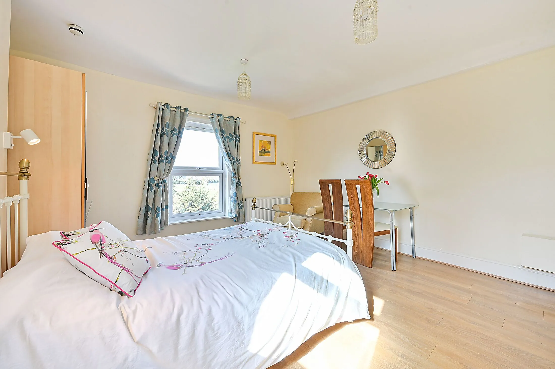 Flat Twyford Crescent in Greater London
