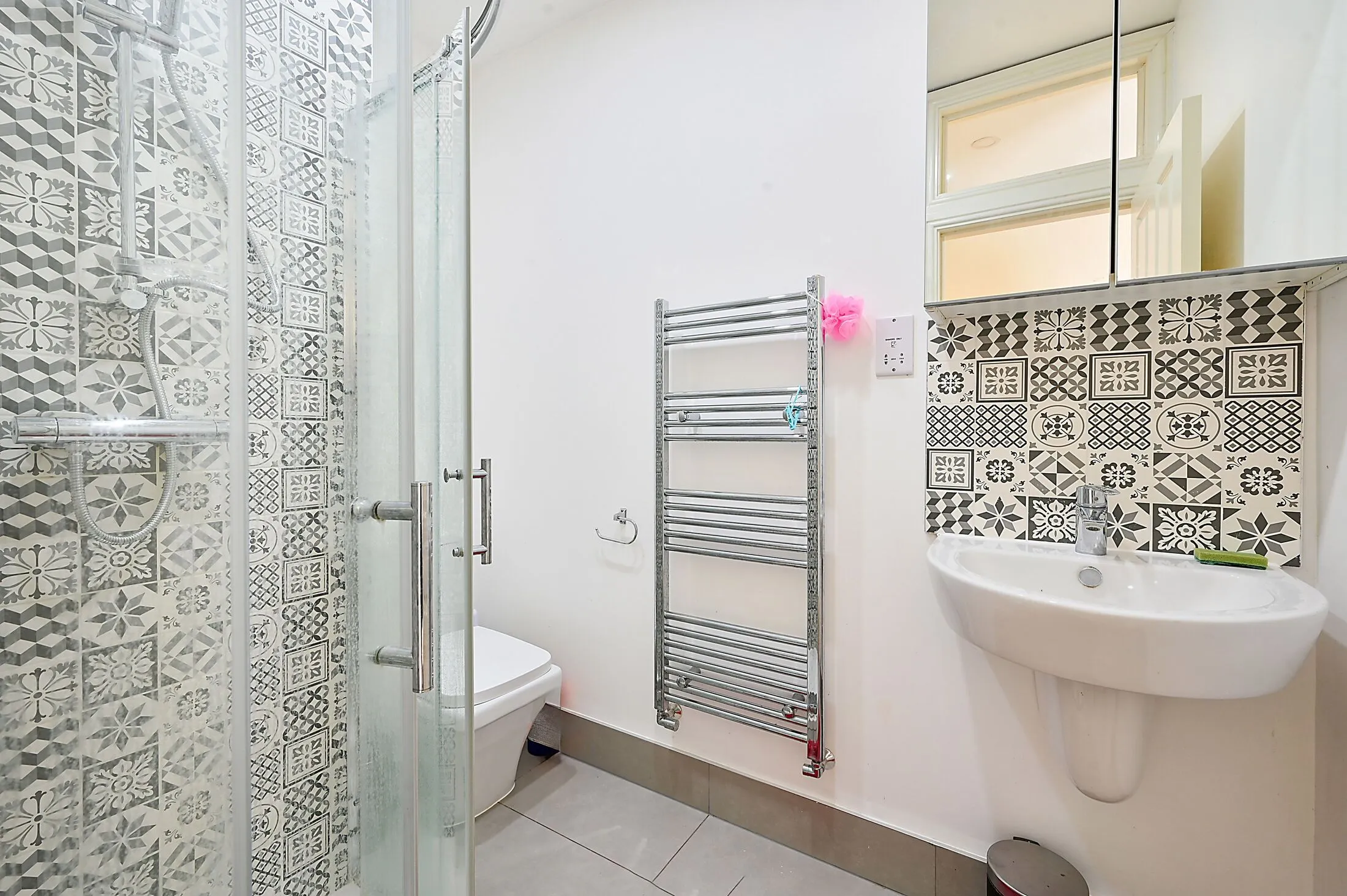 Flat Twyford Crescent in Greater London
