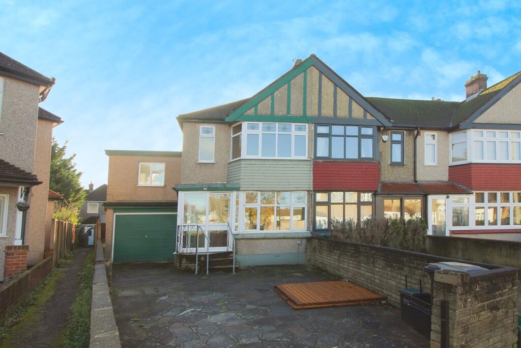 House Walwyn Avenue in Greater London