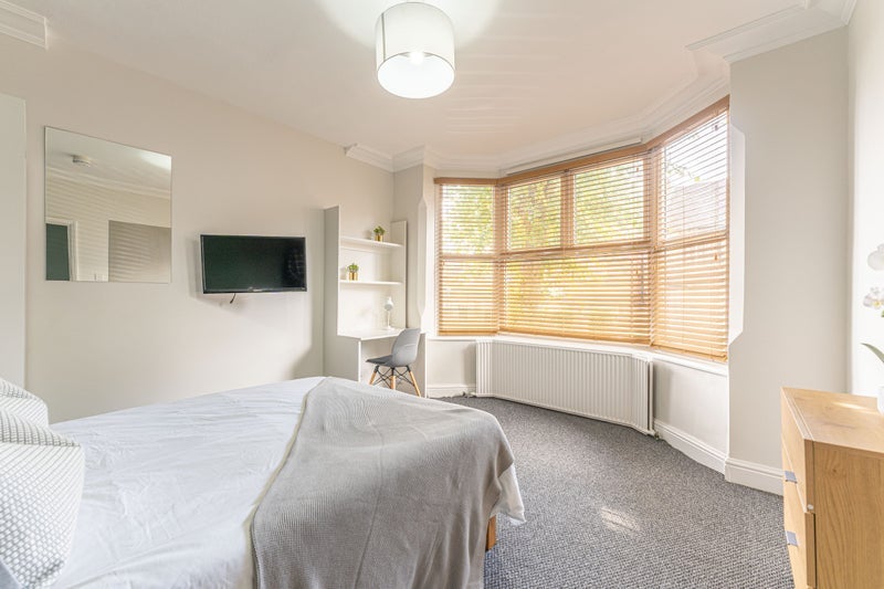 Room Rolleston Drive in Nottingham