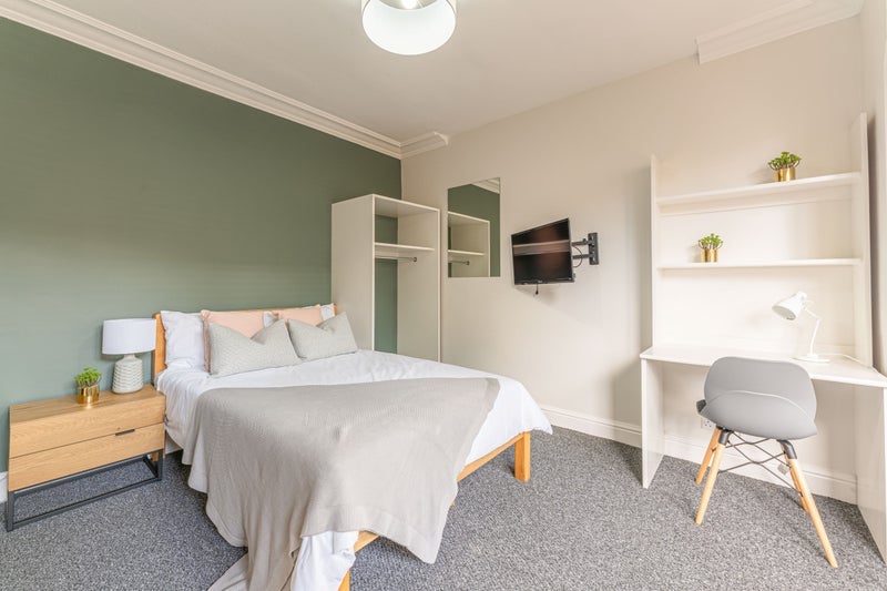 Room Rolleston Drive in Nottingham
