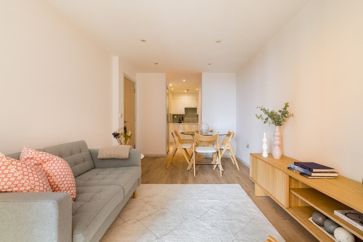 Flat Millharbour in Greater London