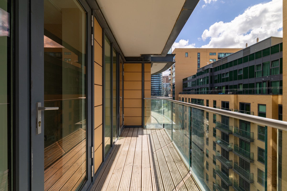 Flat Millharbour in Greater London