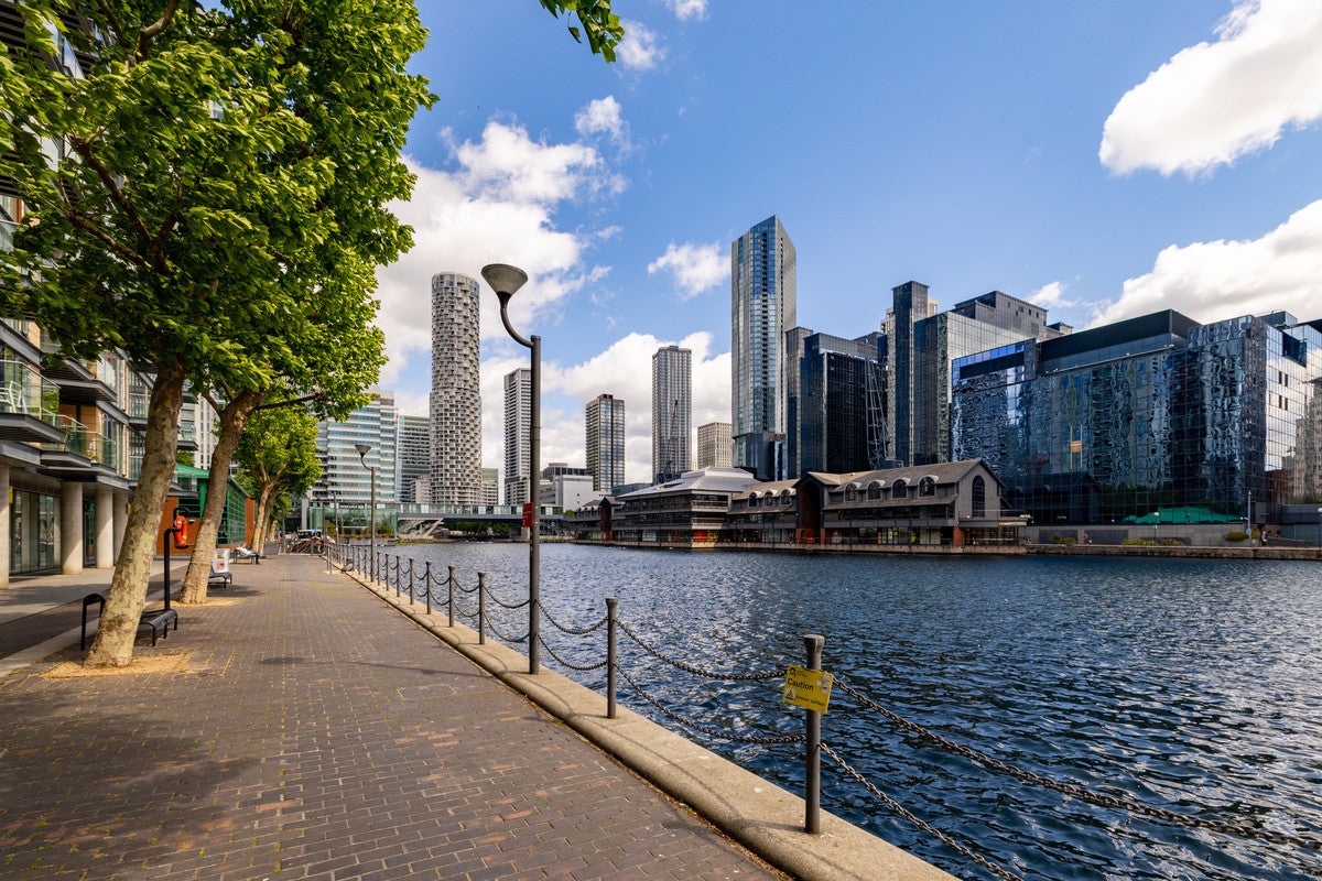 Flat Millharbour in Greater London