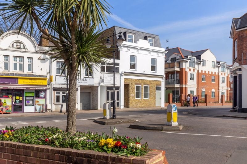 Flat Walton Road in Walton on Thames